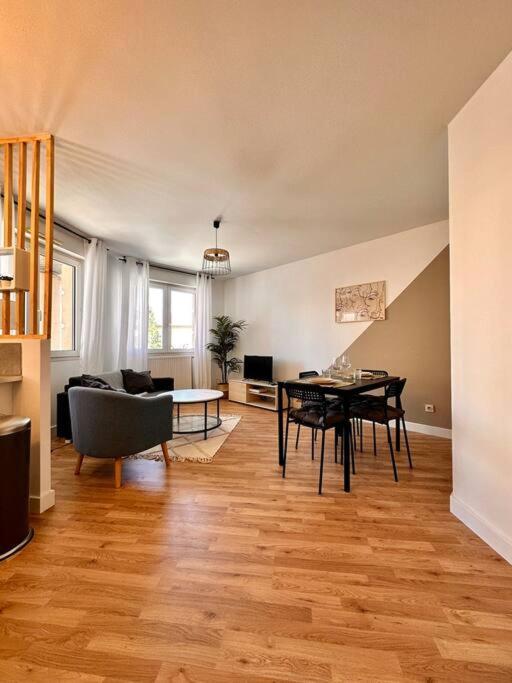 Villeurbanne • T2 Fraternite • Hostisy Exterior foto